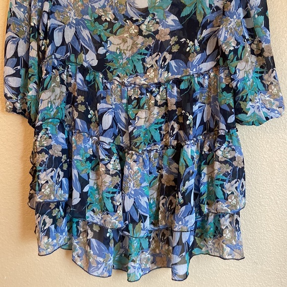 EXPRESS Size S Blue Floral Ruffled Tiered V-Neck Semi-Sheer Hi-Low Blouse - Picture 12 of 16